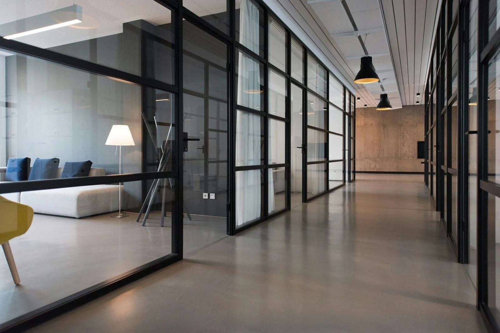 Office and Showroom Decoration — example 3
